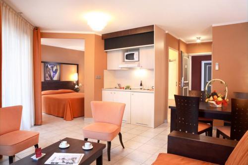 Le Chateau Des Artistes Cannes Habitación foto